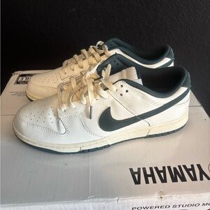 Nike Low-Top Sneakers in White & Dark Green